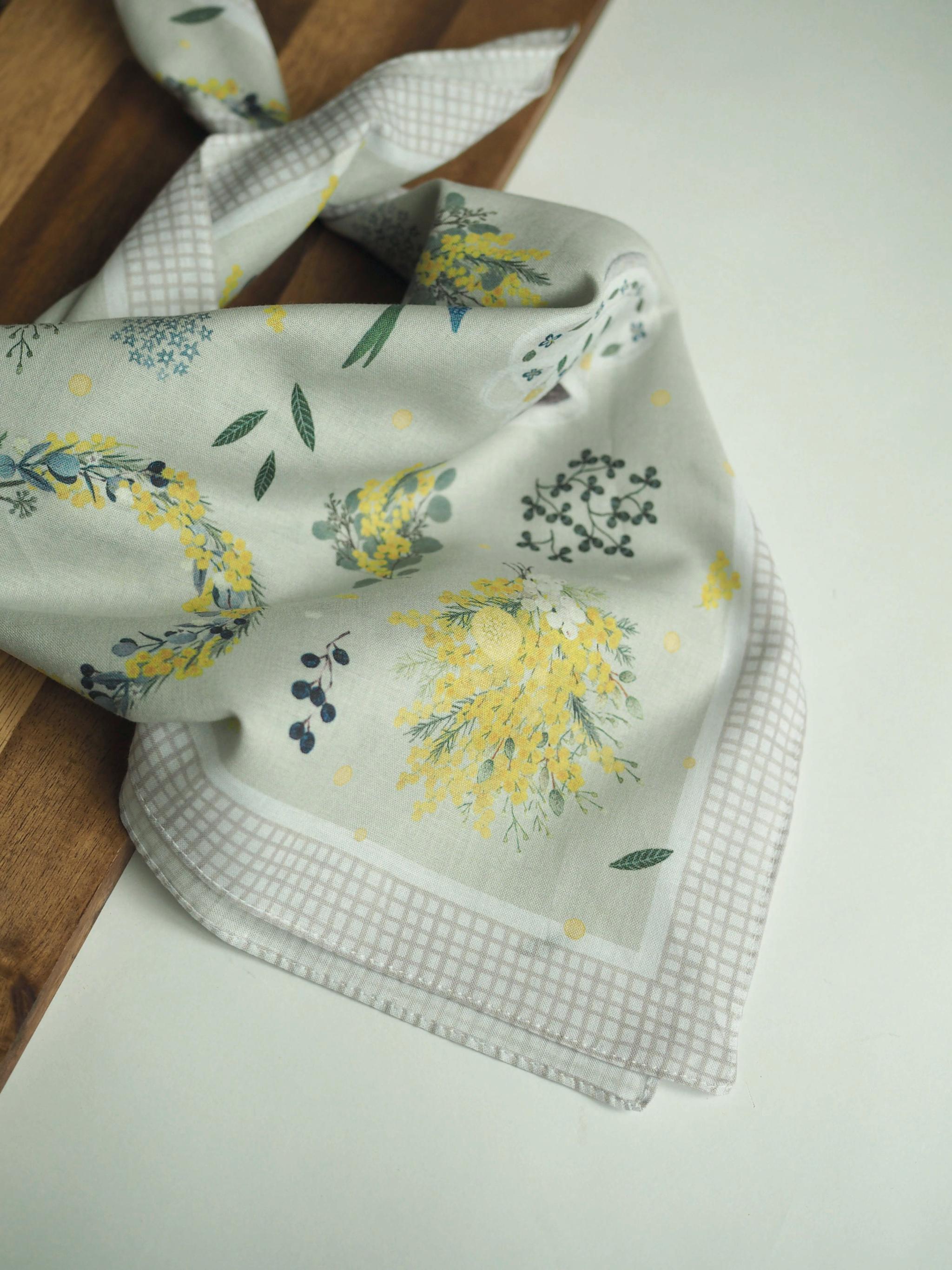 はじまりの季節に、心ほどける彩りを。『ミモザと小さなティータイム』ハンカチ 大判、スカーフにも / コットン100% | 14枚目
