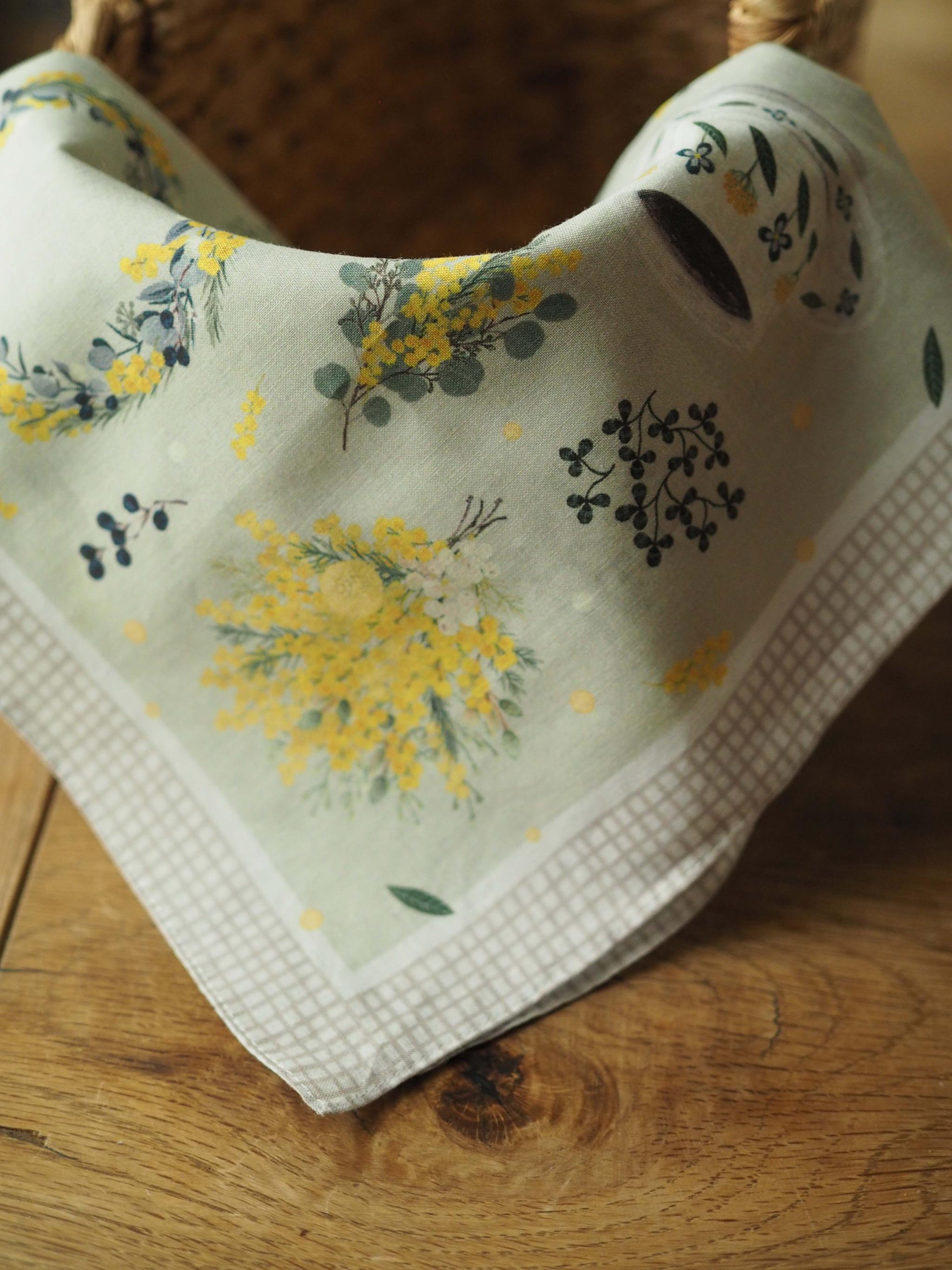 はじまりの季節に、心ほどける彩りを。『ミモザと小さなティータイム』ハンカチ 大判、スカーフにも / コットン100% | 5枚目